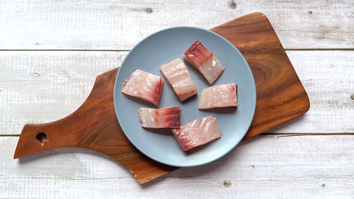 xr:d:DAFdQoyKwo4:2,j:857306863,t:23031510 Vilaimeen / Emperor Medium Slices — വിളമീൻ (Vilameen) - Image 1